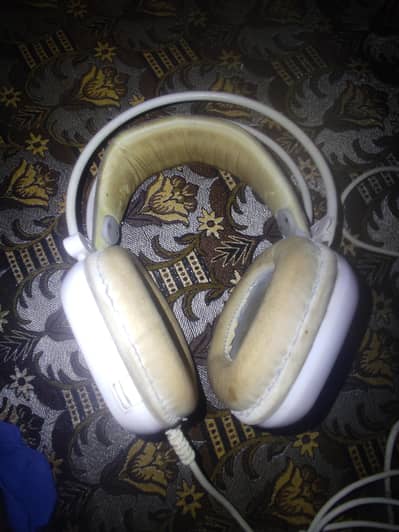 urgent sale lighting headphones condition 10/8