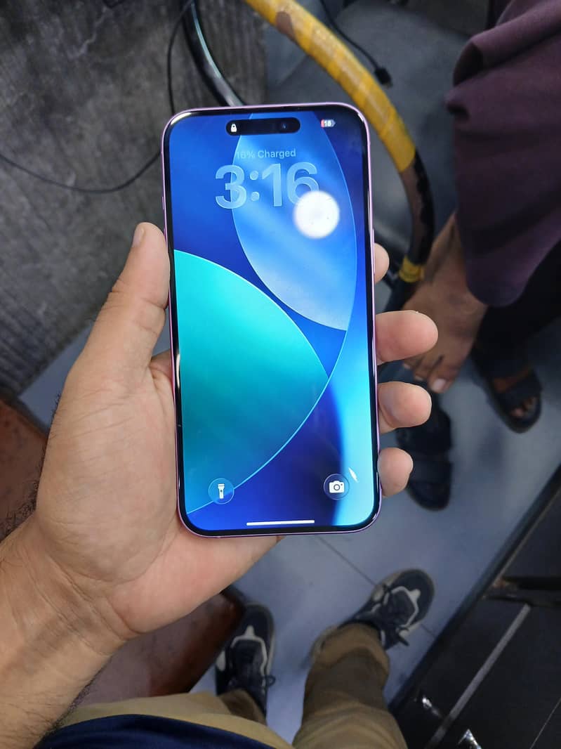 Apple iPhone 16 Plus 4