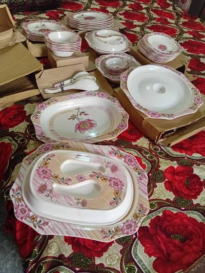 this dinner set is amazing design and quality