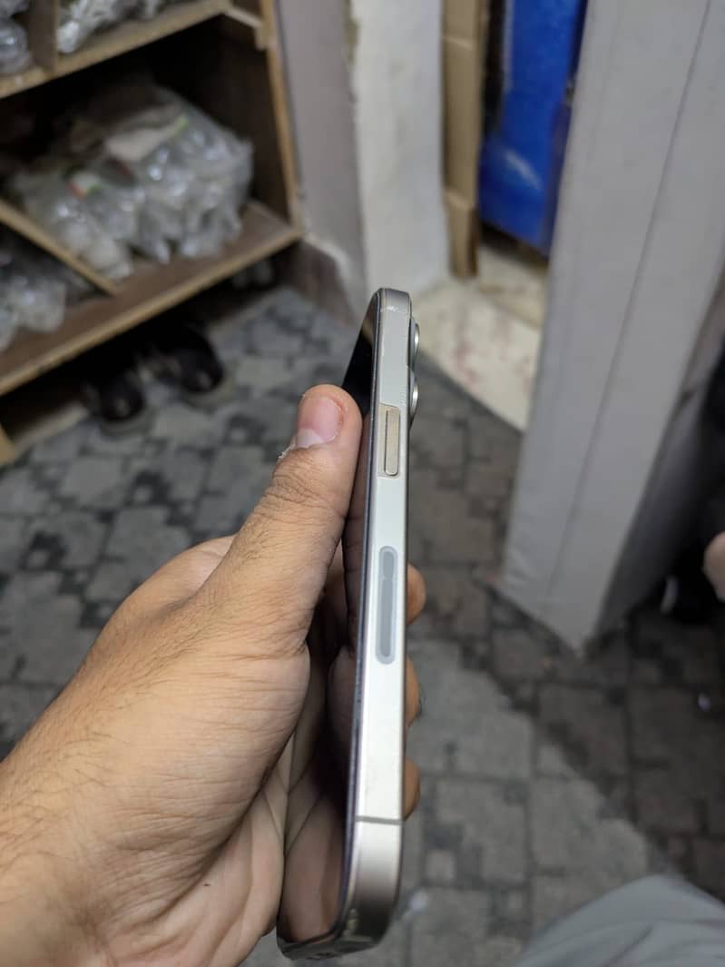 Apple iPhone 15 Pro 0