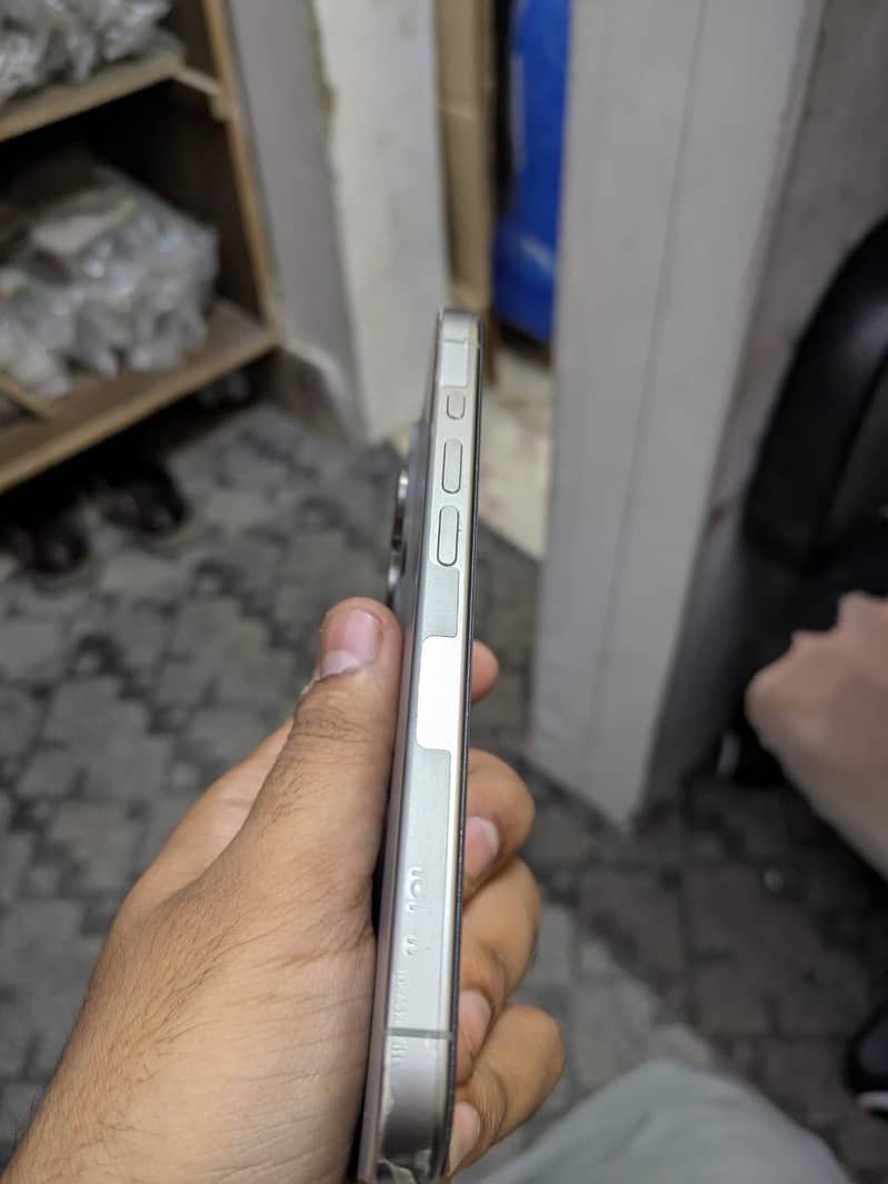 Apple iPhone 15 Pro 2