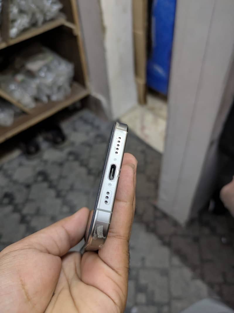 Apple iPhone 15 Pro 3