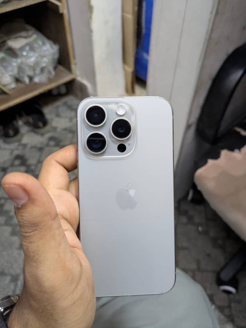 Apple iPhone 15 Pro 4