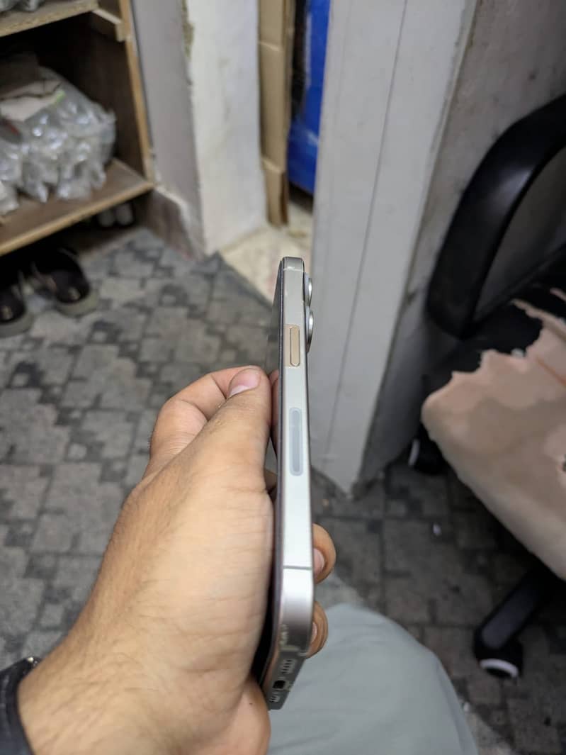 Apple iPhone 15 Pro 6