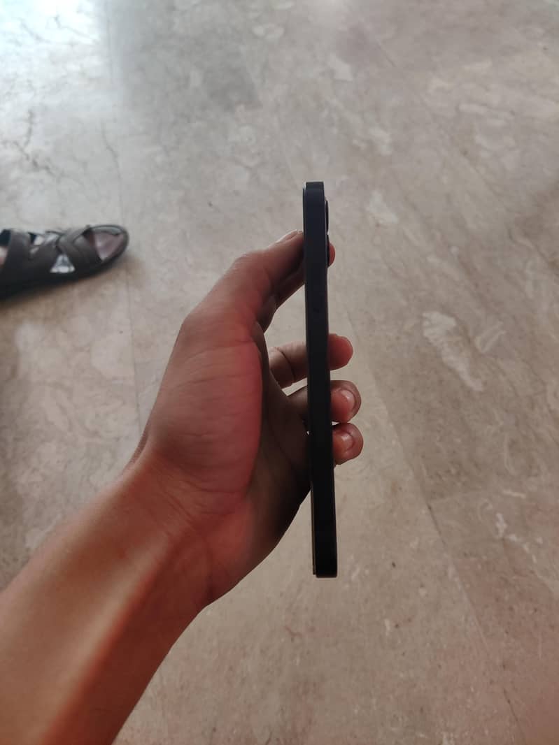 Apple iPhone 12 3