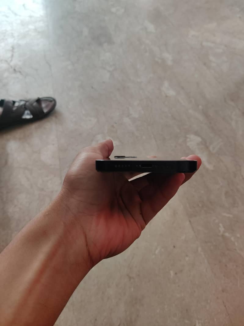 Apple iPhone 12 4