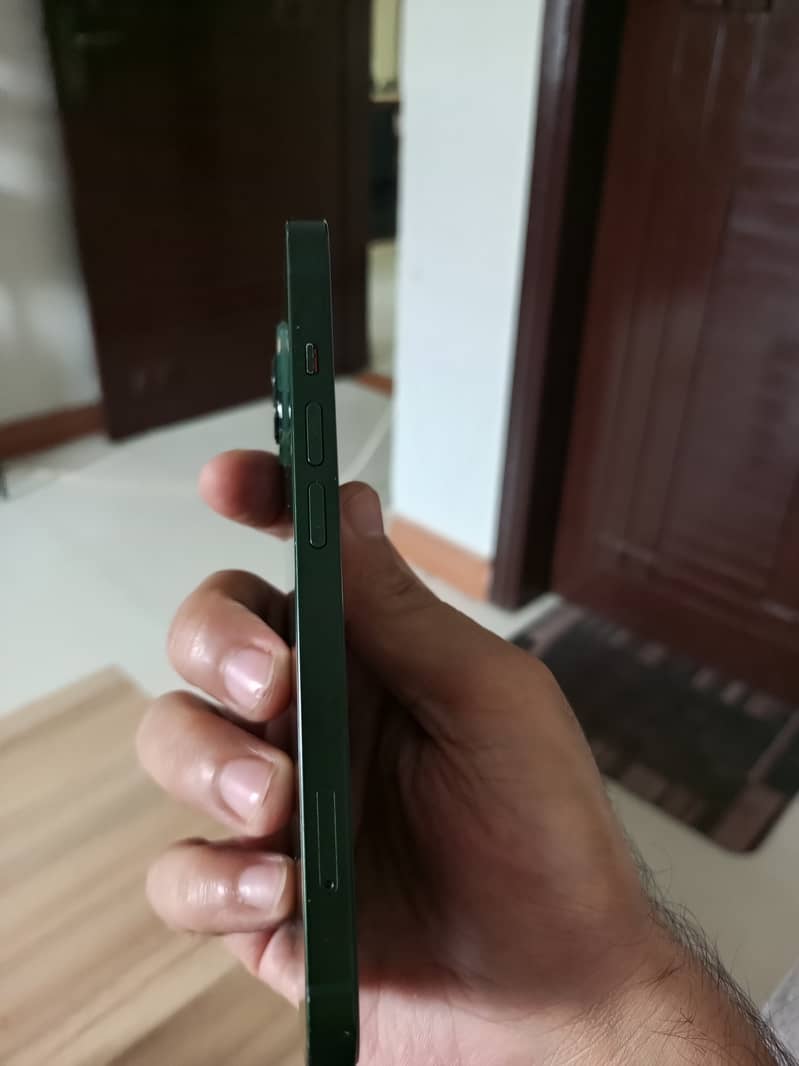Apple iPhone 13 0