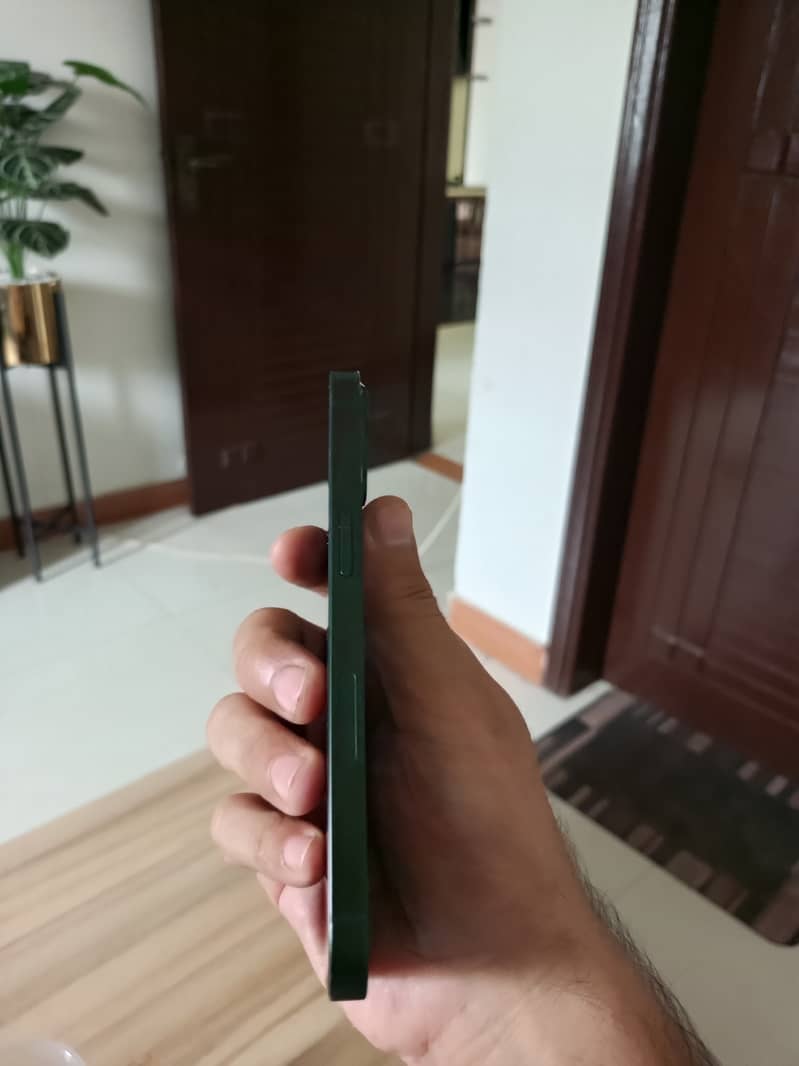 Apple iPhone 13 1
