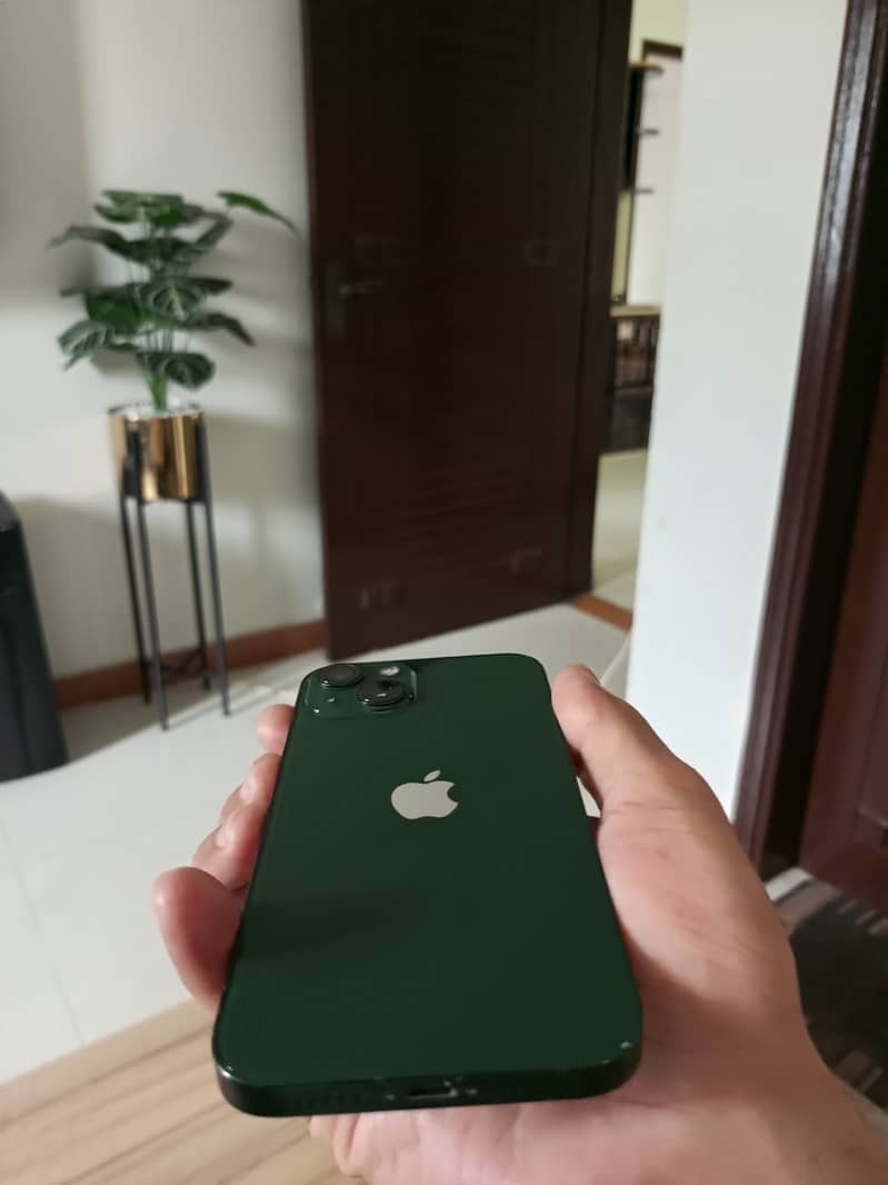 Apple iPhone 13 5