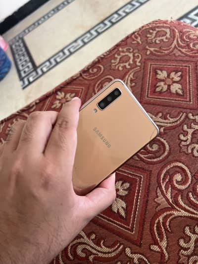  Samsung Galaxy A7 2018 — 4GB/128GB