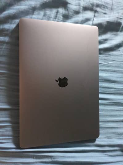 MacBook pro 2019 16/256 4GB graphics