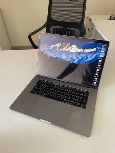 Apple Macbook Pro 15” 2017 - core i7 - 16Gb ram- 500Gb Ssd