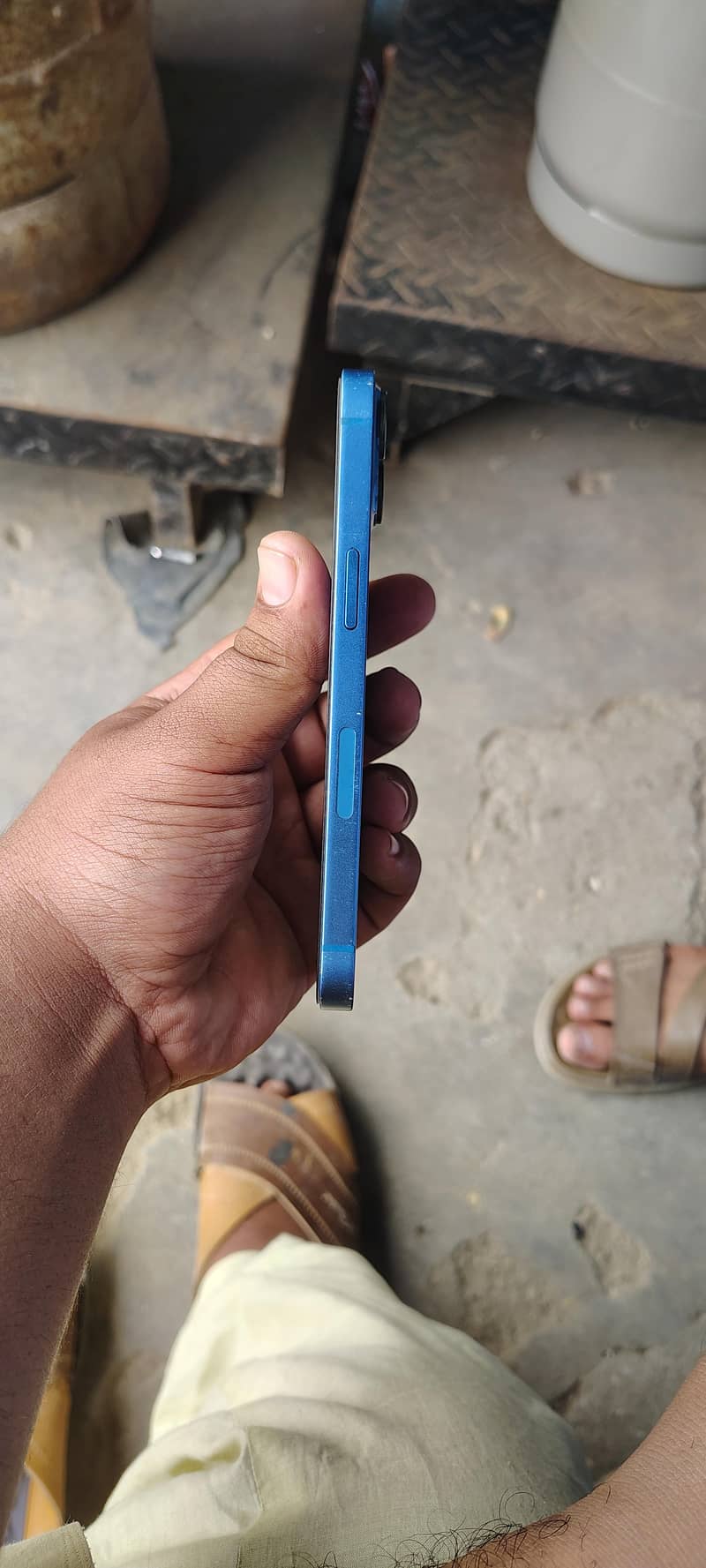 Apple iPhone 13 1