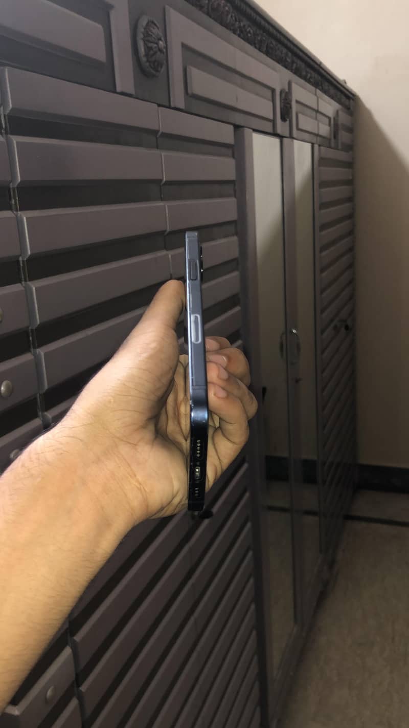 Apple iPhone 12 3