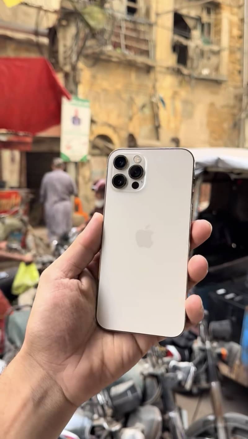 iPhone 12 Pro Max 0