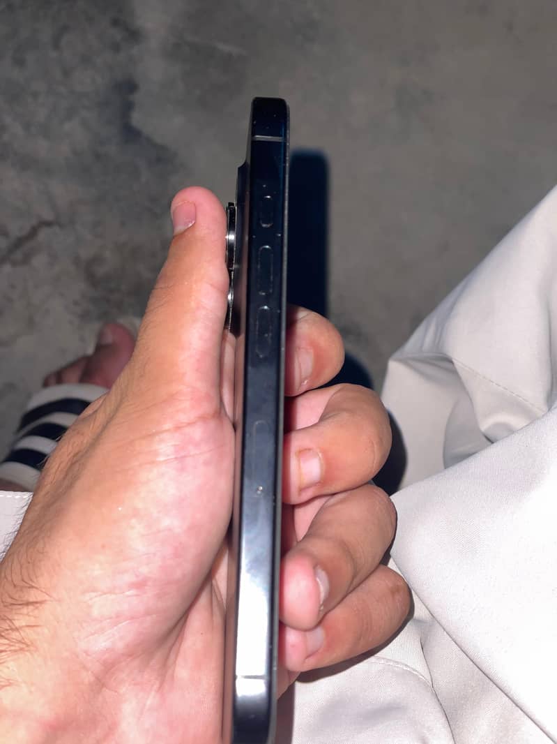 Apple iPhone 16 Pro 1