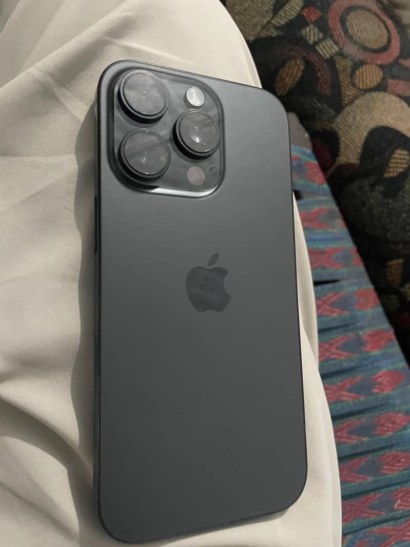 Apple iPhone 16 Pro 2