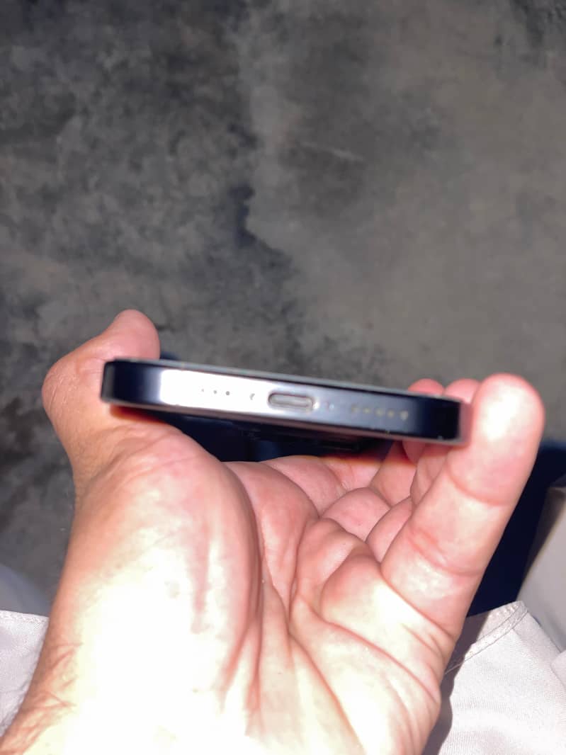 Apple iPhone 16 Pro 10