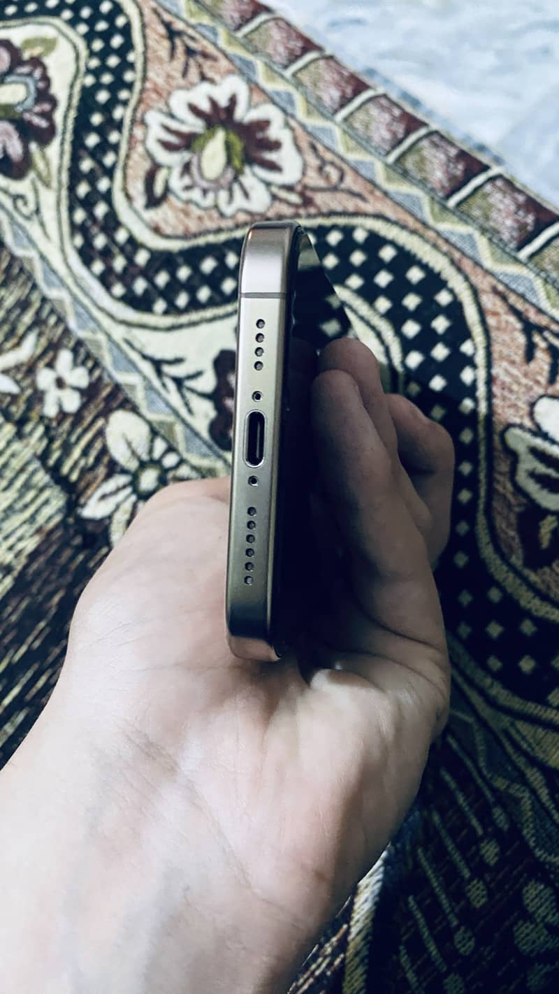 Apple iPhone 16 Pro Max 3