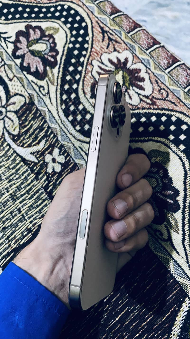Apple iPhone 16 Pro Max 5