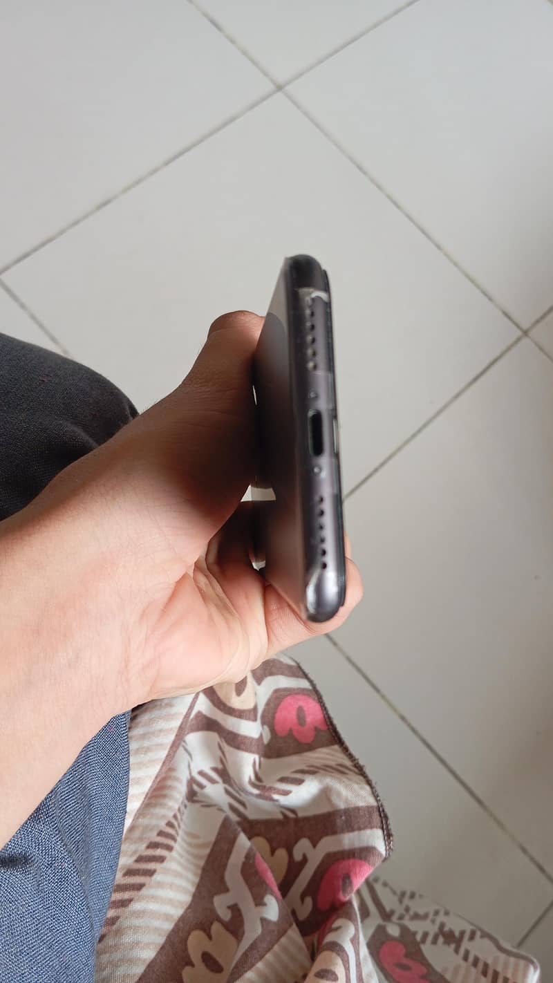 Apple iPhone 8 3