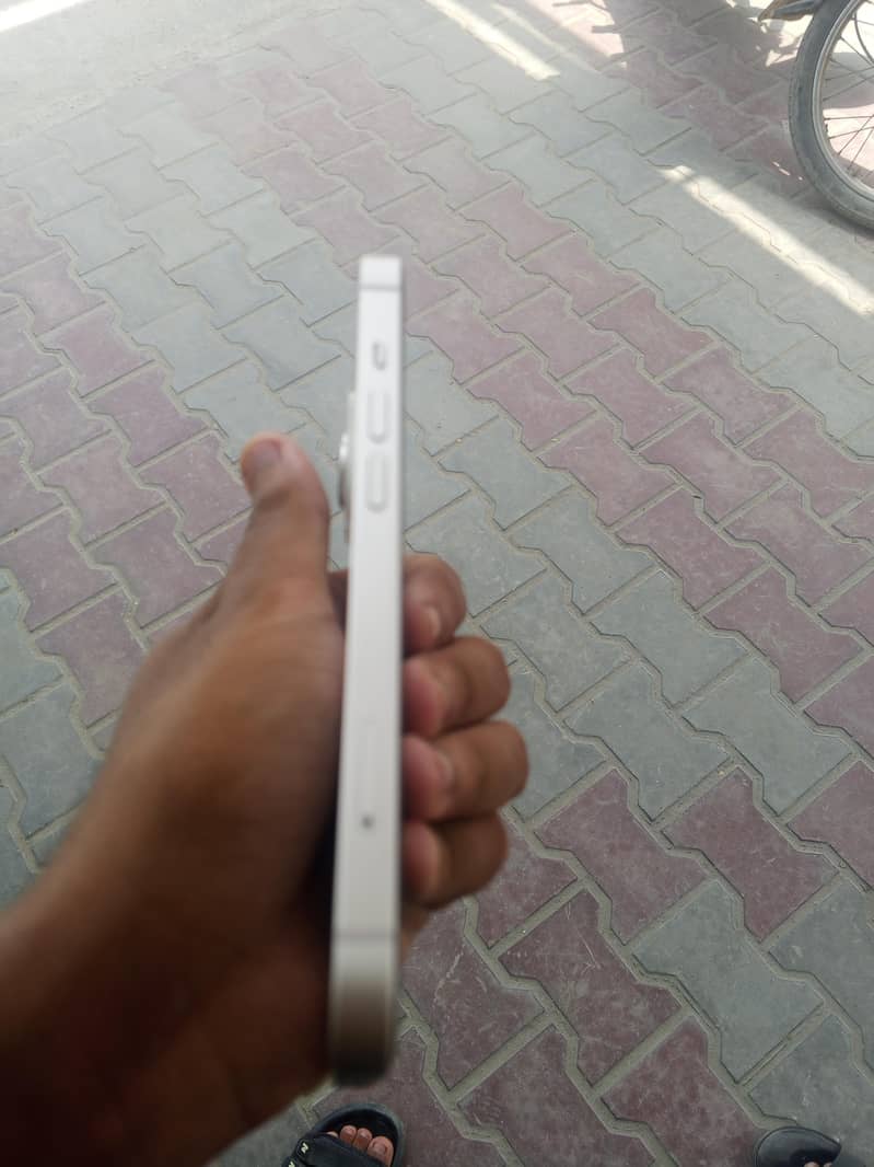 Apple iPhone 14 3