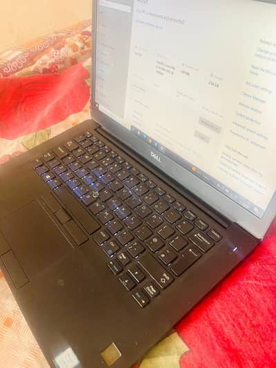 Dell Latitude 7490 Core i5 8th Gen 8GB/256GB SSD