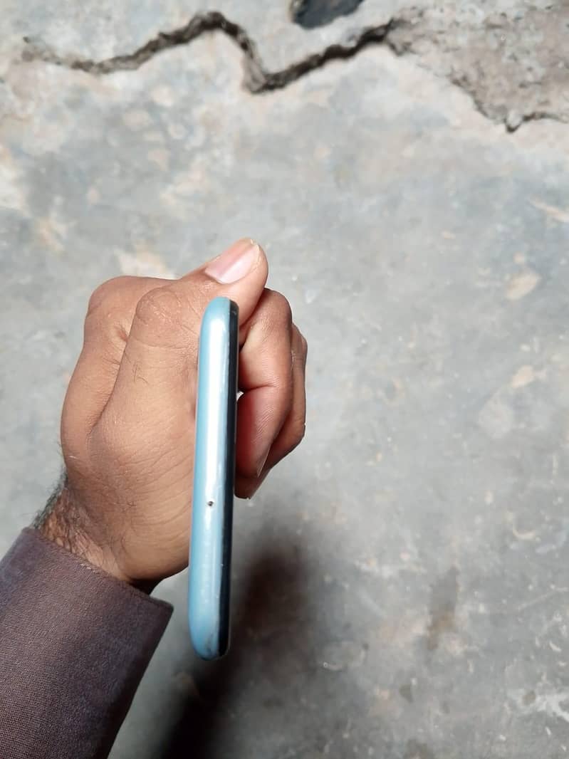 Samsung Mobile A50 4