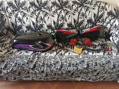 honda 125 fuel tank and side covers