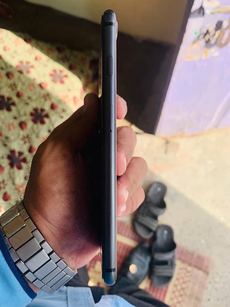 Apple iPhone 8 Plus 1