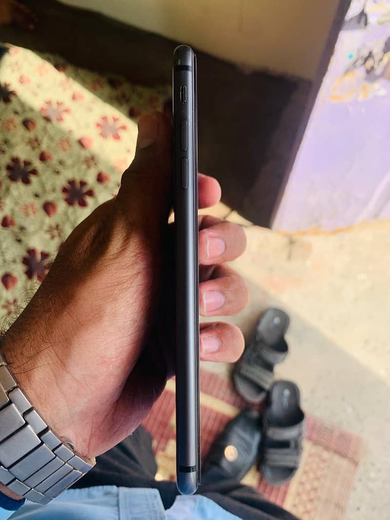 Apple iPhone 8 Plus 2