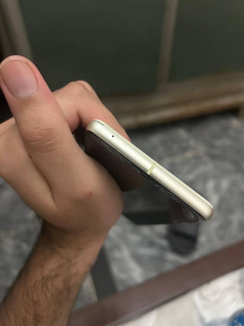Google Pixel 7 4