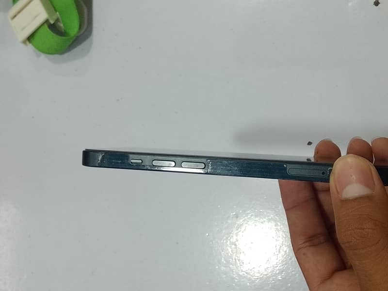 Apple iPhone 13 2