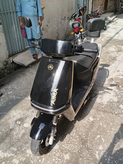 ak charge pa 150km karti ha Ramza aima one model ha