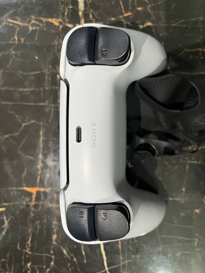 PS5 DualSense Wireless Controller – Original – 9/10 Condition 4