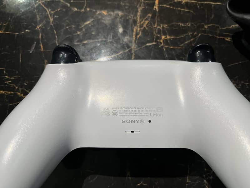 PS5 DualSense Wireless Controller – Original – 9/10 Condition 5