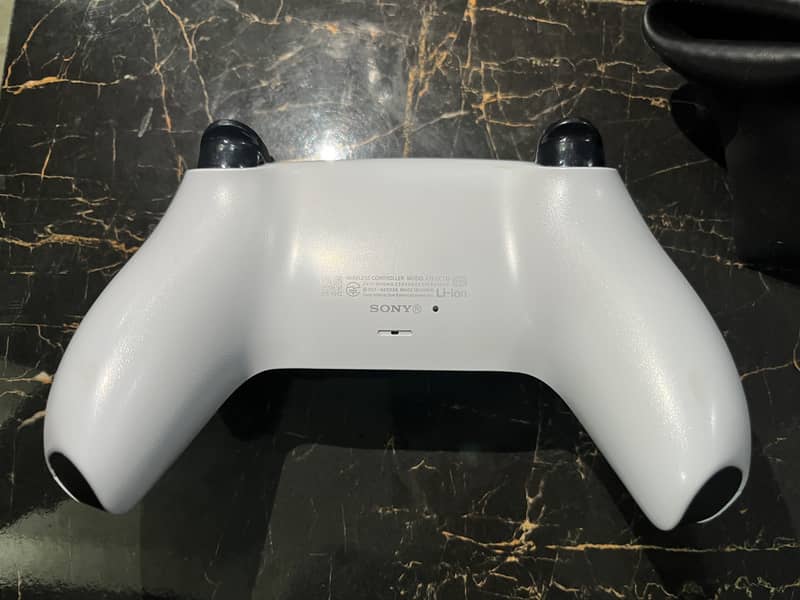 PS5 DualSense Wireless Controller – Original – 9/10 Condition 6