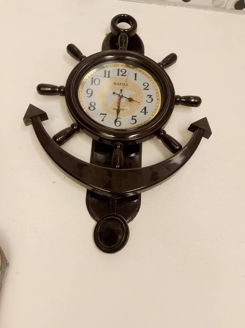 clock and showcase 0