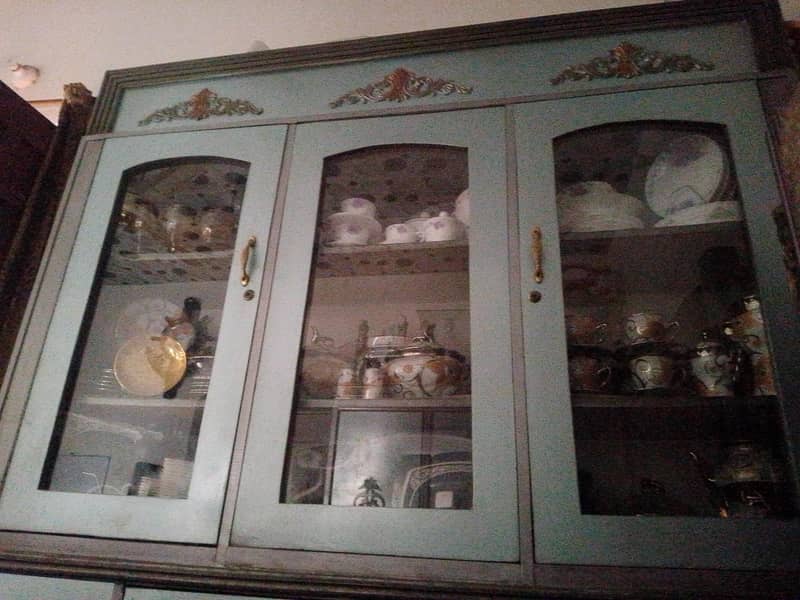 clock and showcase 3