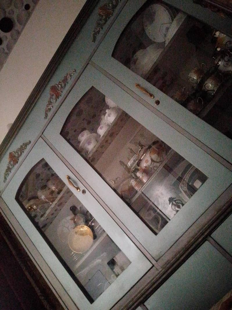 clock and showcase 4