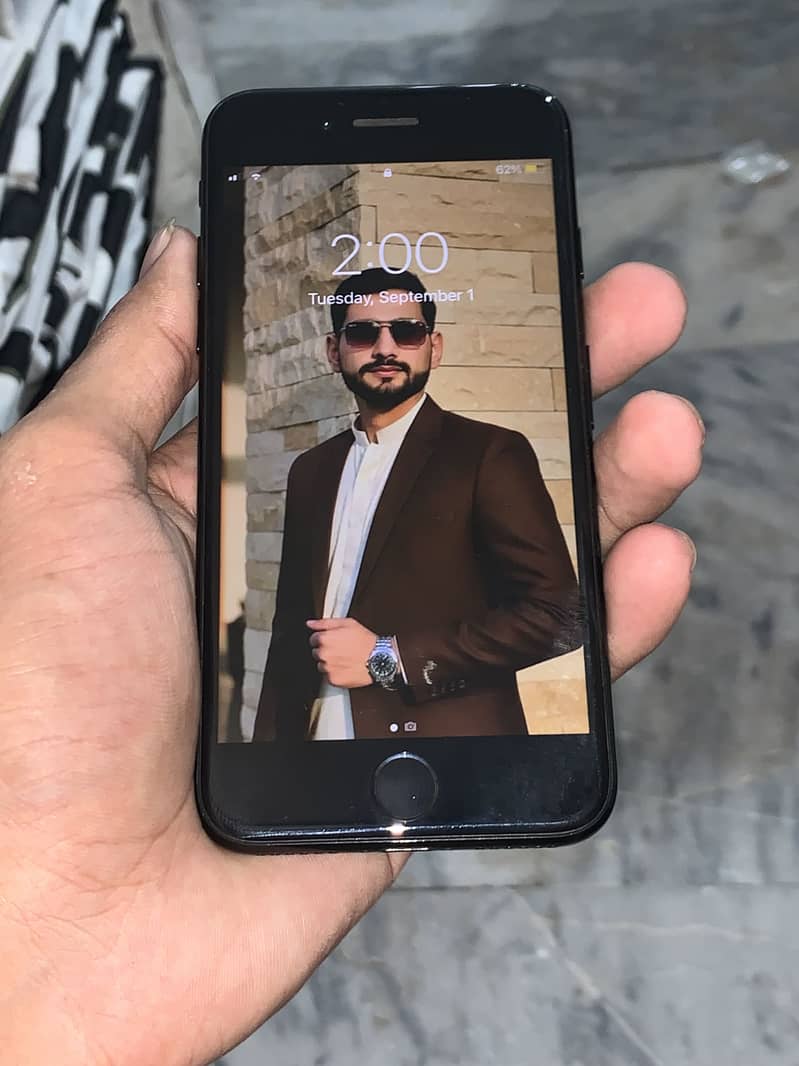 Apple iPhone 7 2