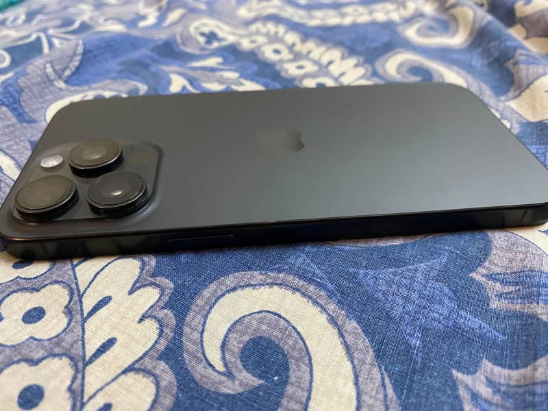 iPhone 15 pro max 6