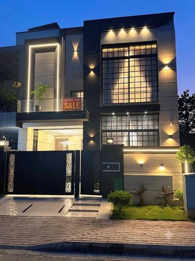 5 Marla Brand New Modren House Available For Sale in Bahria Town Lahore