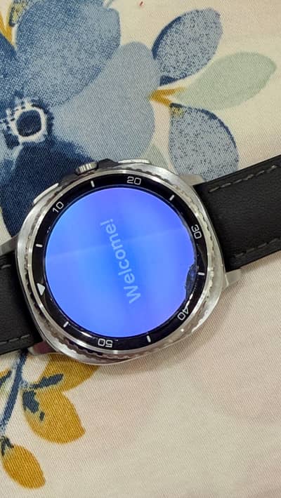 Samsung Galaxy Watch 8 Classic 46mm - Chipped Glass, Fully Working