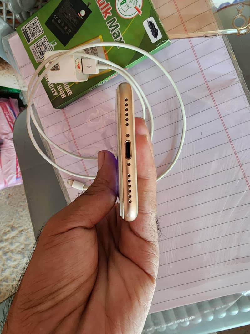 Apple iPhone 8 3