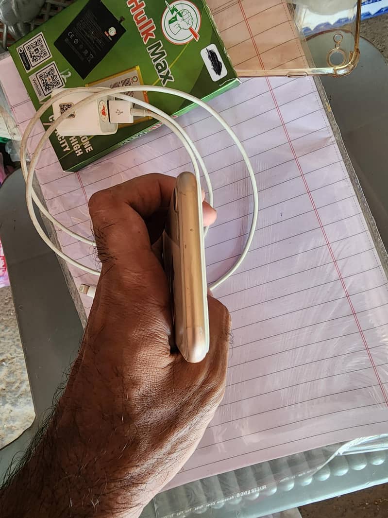 Apple iPhone 8 4