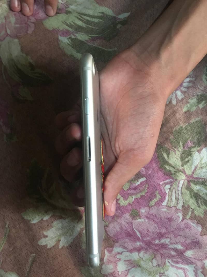 Apple iPhone 7 1