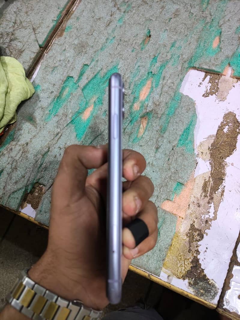Apple iPhone 11 3