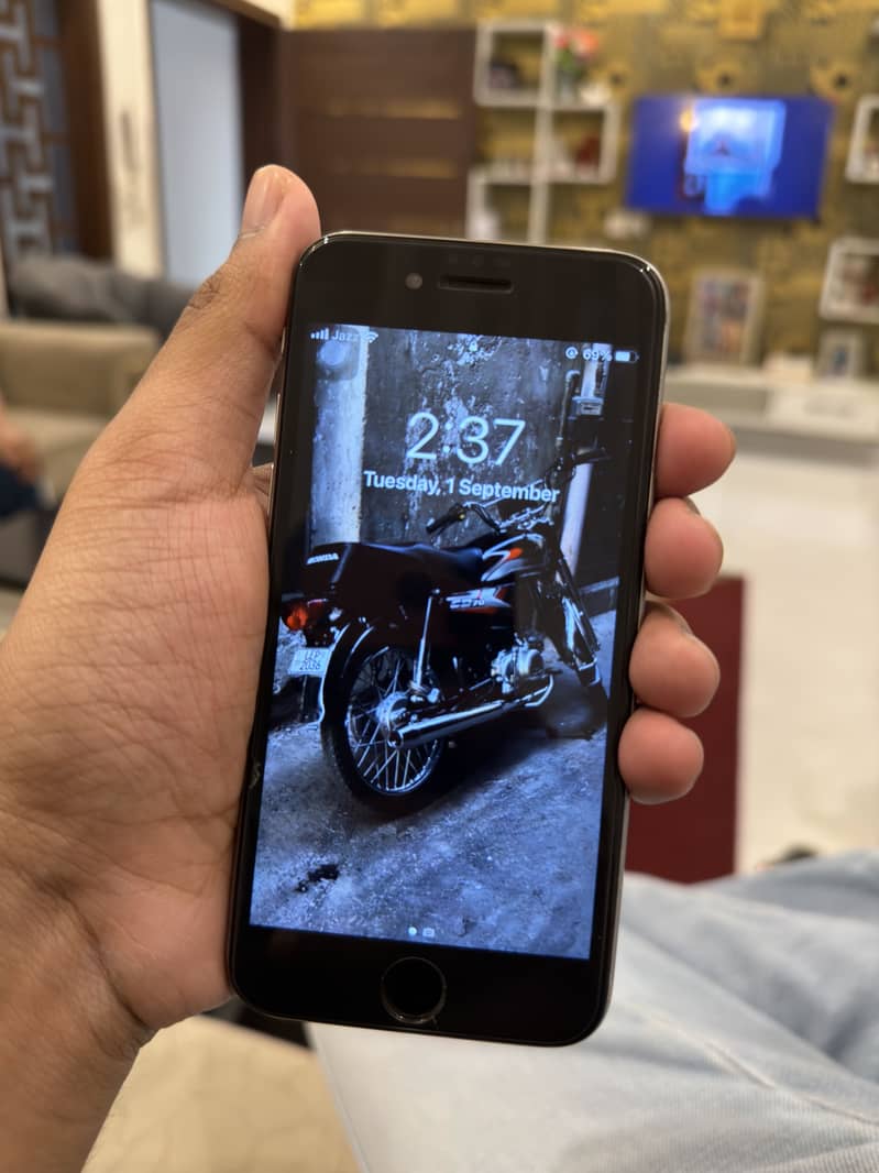 Apple iPhone 6S 4