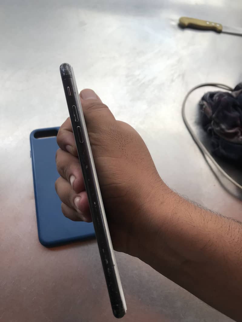 Apple iPhone 7 Plus 0
